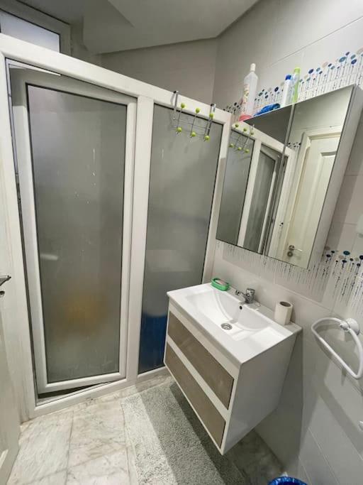 Etage De Villa Avec Jardin, Pres De L'Aireport Et Parking Prive 아리아나 외부 사진