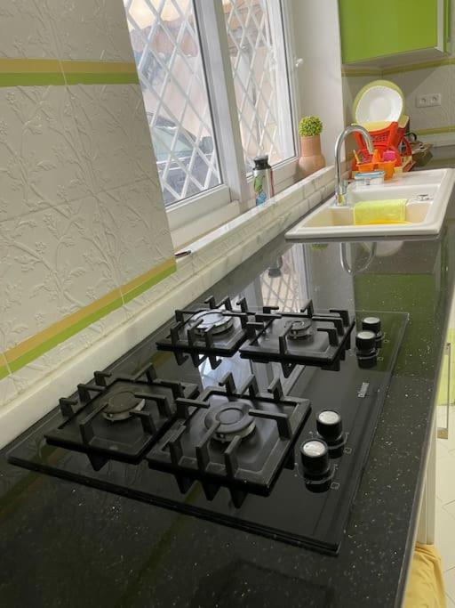 Etage De Villa Avec Jardin, Pres De L'Aireport Et Parking Prive 아리아나 외부 사진